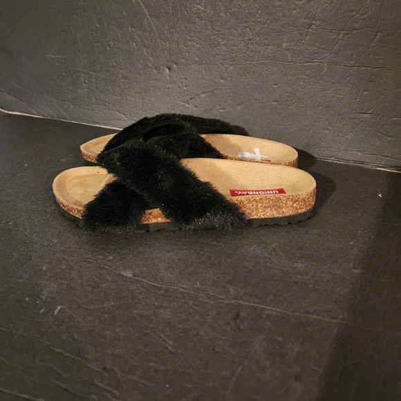 Unionbay Marlee Faux Fur Upper Sandals Size 6M - Picture 2 of 7